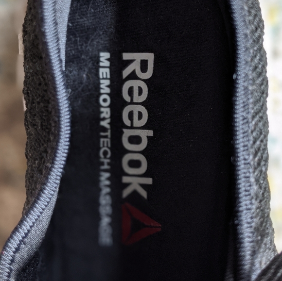 Black Reebok tennis shoes - Picture 2 of 4